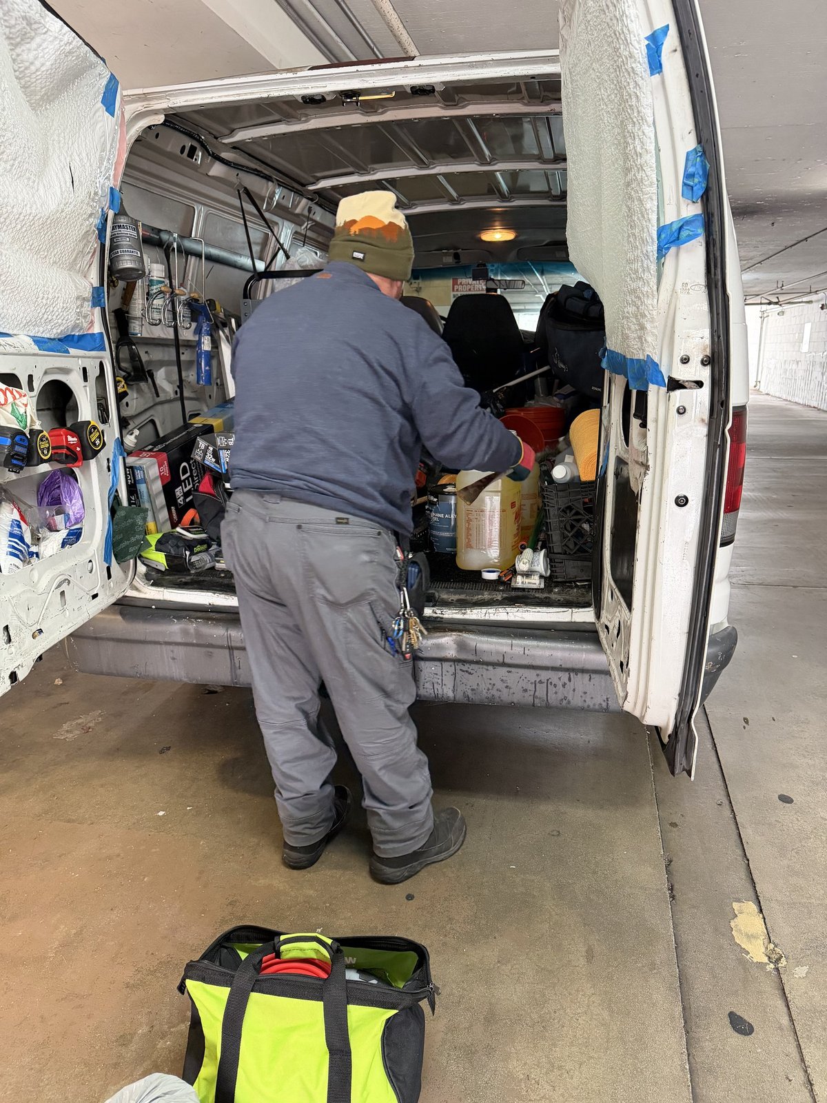 Detailed cleaning of medical space